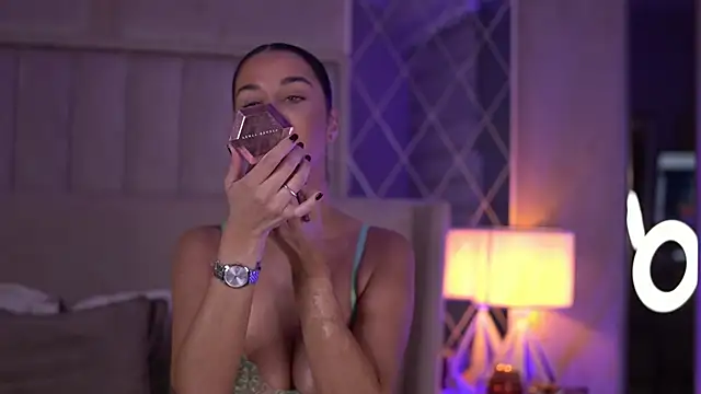 Snapshot of FrancescaDante chatting on November 11, 6:41 am FrancescaDante online show from November 11, 6:41 am