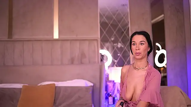 FrancescaDante online show from February 5, 6:53 am