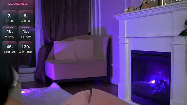 EmaHallee online show from December 3, 4:13 am