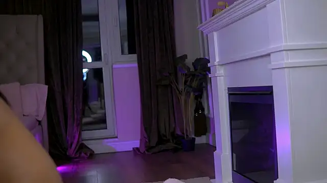 EmaHallee online show from April 15, 2:50 am