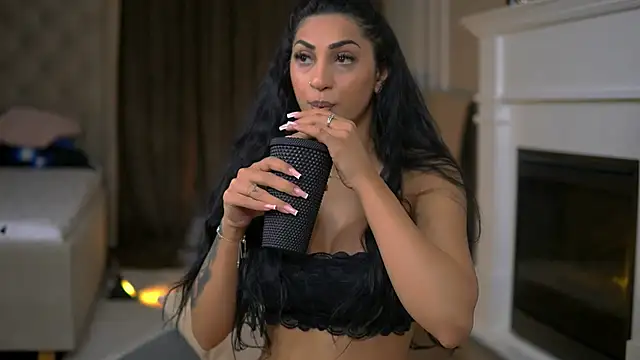 EmaHallee online show from February 8, 6:00 am