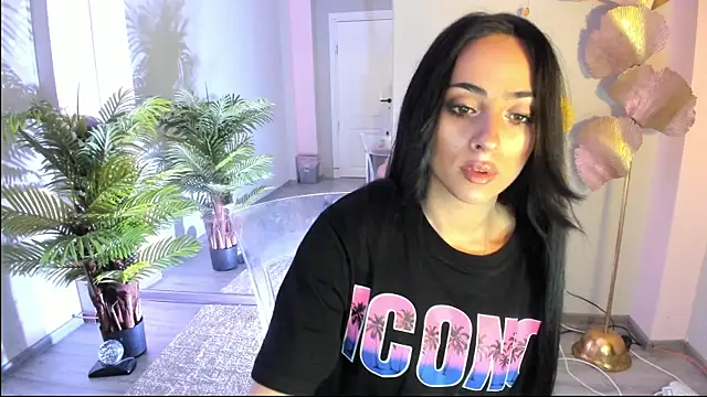 Cupcake Izzy online show from June 21, 6:25 pm