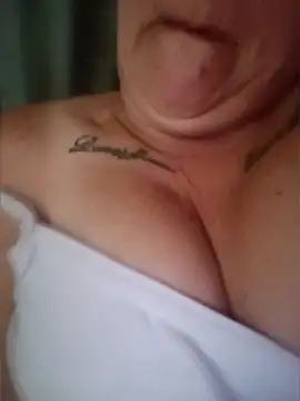 Snapshot of SinisterBabe chatting on June 17, 12:37 pm SinisterBabe online show from June 17, 12:37 pm