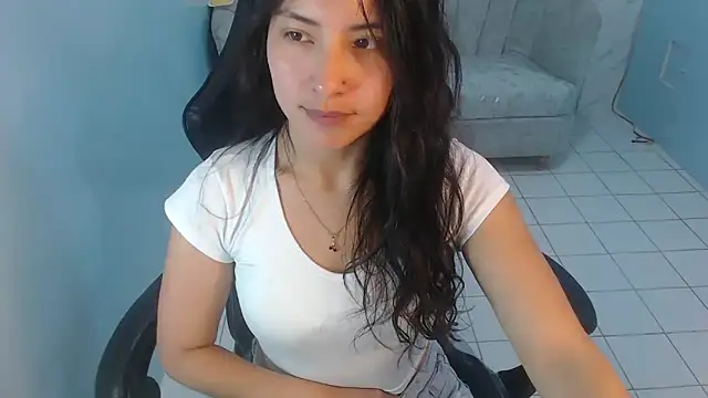 victoria hernandez t  online show from May 23, 12:59 pm
