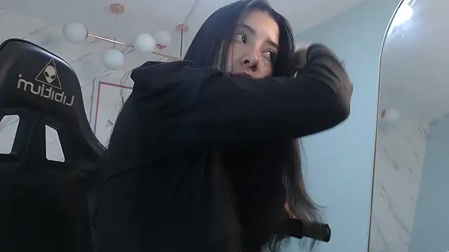 victoria hernandez t  online show from March 11, 1:27 pm