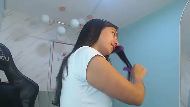 victoria hernandez t  online show from June 8, 1:11 pm