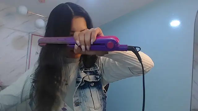 victoria hernandez t  online show from April 14, 1:27 pm