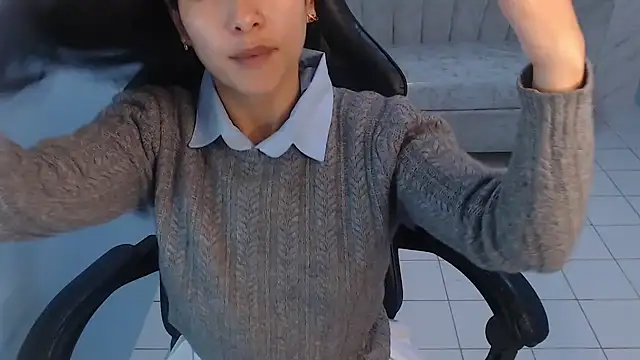 victoria hernandez t  online show from April 2, 1:07 pm