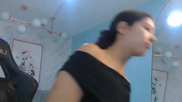 victoria hernandez t  online show from March 29, 1:13 pm