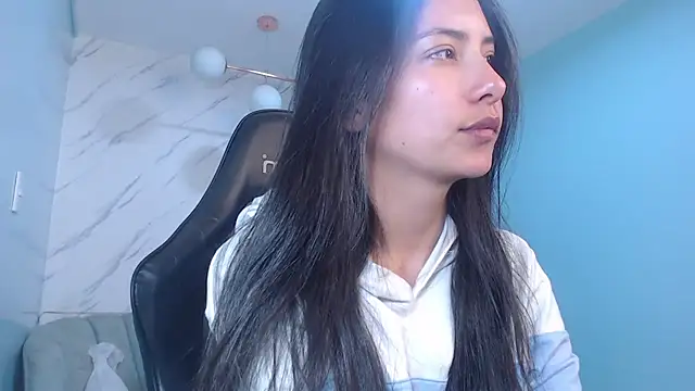 victoria hernandez t  online show from May 11, 1:12 pm