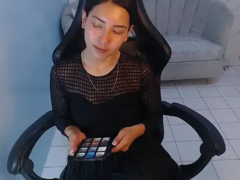 victoria hernandez t  online show from May 1, 1:38 pm