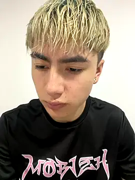 Snapshot of AlexanderCollman chatting on December 4, 8:52 pm AlexanderCollman online show from December 4, 8:52 pm