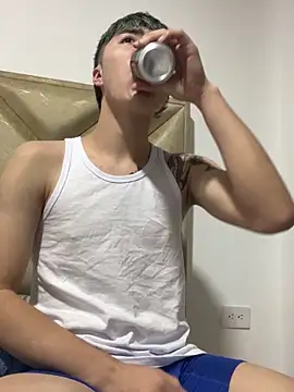 Snapshot of AlexanderCollman chatting on November 18, 8:45 pm AlexanderCollman online show from November 18, 8:45 pm