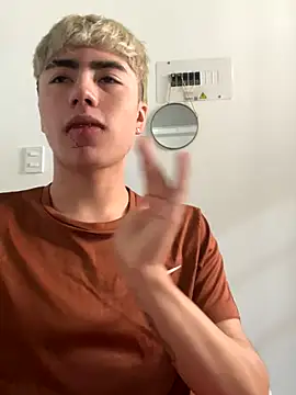 Snapshot of AlexanderCollman chatting on December 3, 5:45 pm AlexanderCollman online show from December 3, 5:45 pm