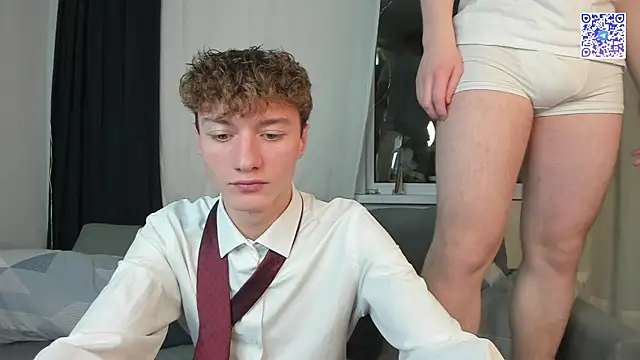 Snapshot of Kevin_Young_Cat chatting on December 15, 7:41 pm Kevin Young Cat online show from December 15, 7:41 pm