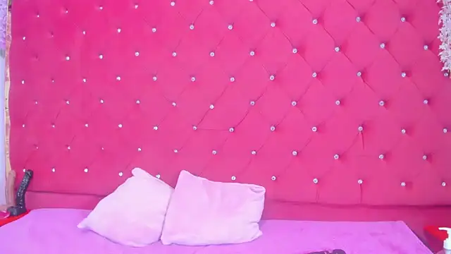 Miaa Davis  online show from April 12, 2:48 am