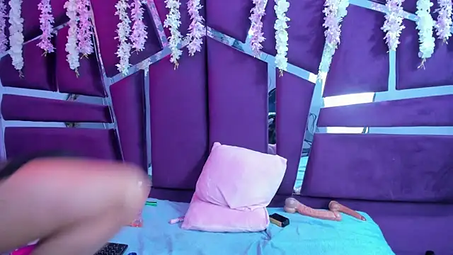 Miaa Davis  online show from October 31, 2:57 pm