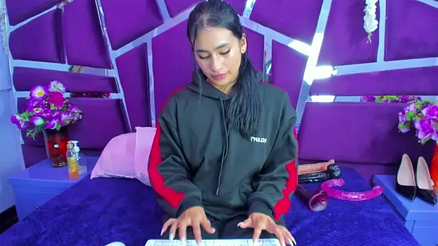 Miaa Davis  online show from February 25, 2:45 am