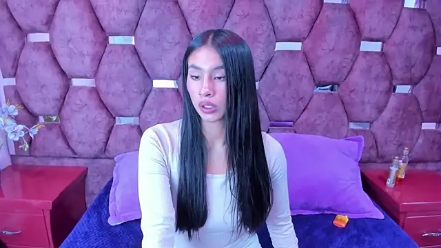 Miaa Davis  online show from December 18, 2:38 am