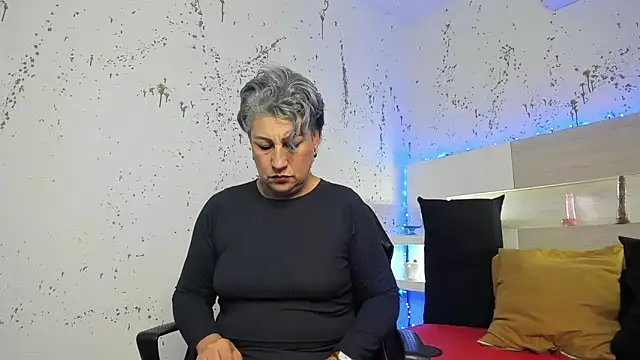 Snapshot of JaddeWalker chatting on October 12, 11:33 am JaddeWalker online show from October 12, 11:33 am