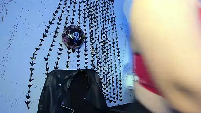 Snapshot of JaddeWalker chatting on October 17, 11:34 am JaddeWalker online show from October 17, 11:34 am