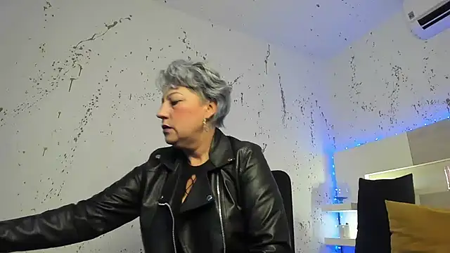 Snapshot of JaddeWalker chatting on October 16, 11:29 am JaddeWalker online show from October 16, 11:29 am