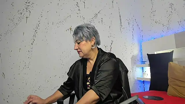 Snapshot of JaddeWalker chatting on October 5, 11:34 am JaddeWalker online show from October 5, 11:34 am