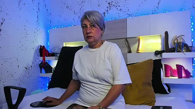 Snapshot of JaddeWalker chatting on November 27, 11:32 am JaddeWalker online show from November 27, 11:32 am