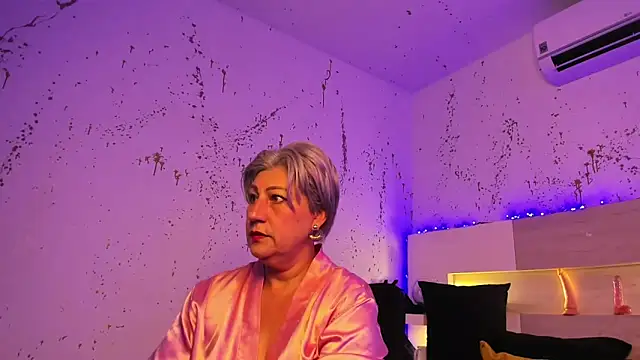 Snapshot of JaddeWalker chatting on November 15, 11:14 am JaddeWalker online show from November 15, 11:14 am