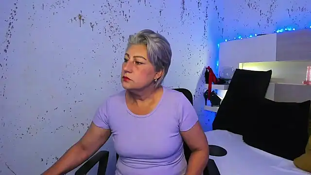 Snapshot of JaddeWalker chatting on November 22, 11:20 am JaddeWalker online show from November 22, 11:20 am