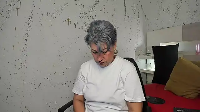 Snapshot of JaddeWalker chatting on October 3, 11:34 am JaddeWalker online show from October 3, 11:34 am