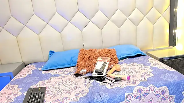 CloeyGraweing online show from October 11, 4:08 pm