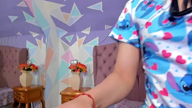 CloeyGraweing online show from December 1, 11:44 am