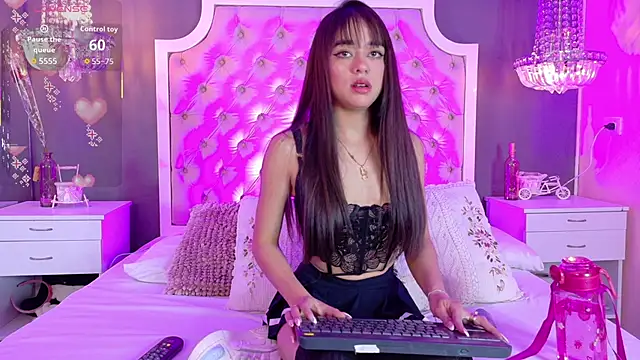 Snapshot of TifannyWolf_ chatting on September 27, 6:52 am TifannyWolf online show from September 27, 6:52 am