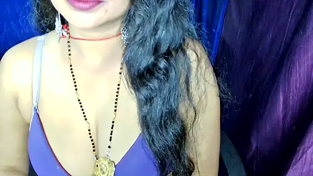 Snapshot of QUEEN_SAKHI- chatting on July 7, 6:47 am QUEEN SAKHI- online show from July 7, 6:47 am