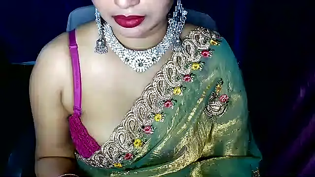 Snapshot of QUEEN_SAKHI- chatting on June 21, 10:43 am QUEEN SAKHI- online show from June 21, 10:43 am
