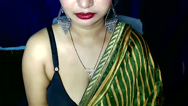 Snapshot of QUEEN_SAKHI- chatting on June 17, 6:02 am QUEEN SAKHI- online show from June 17, 6:02 am