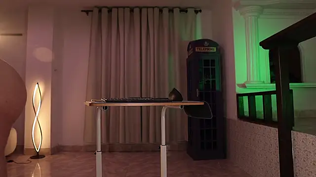 vaniaa95 online show from April 15, 12:38 am