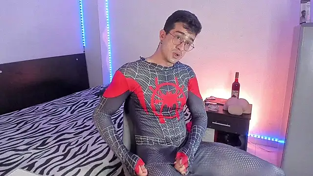 Snapshot of CamCumBoy chatting on September 25, 9:37 am CamCumBoy online show from September 25, 9:37 am