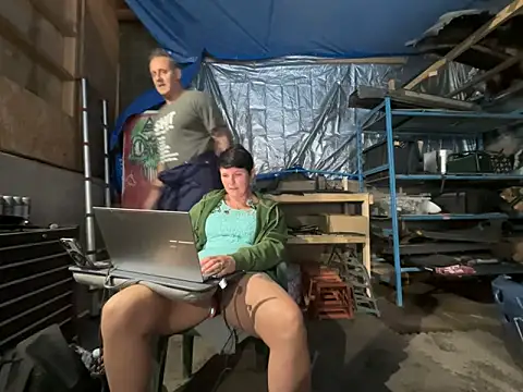 Snapshot of backdoorgalore4you chatting on May 21, 9:06 am backdoorgalore4you online show from May 21, 9:06 am