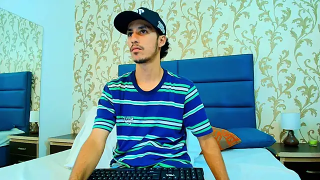 Snapshot of Marcus_Jeron chatting on November 14, 10:57 pm Marcus Jeron online show from November 14, 10:57 pm