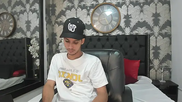 Snapshot of Marcus_Jeron chatting on October 31, 9:00 pm Marcus Jeron online show from October 31, 9:00 pm