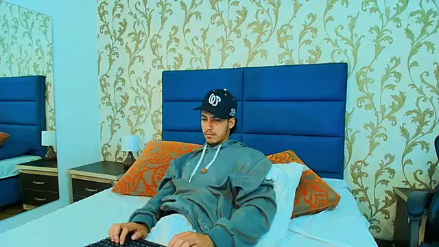 Snapshot of Marcus_Jeron chatting on November 4, 8:34 pm Marcus Jeron online show from November 4, 8:34 pm