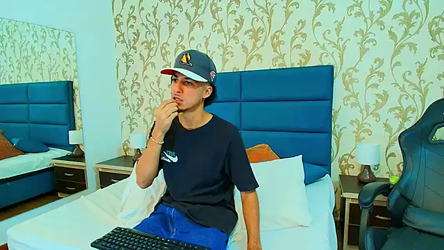 Snapshot of Marcus_Jeron chatting on November 22, 8:51 pm Marcus Jeron online show from November 22, 8:51 pm