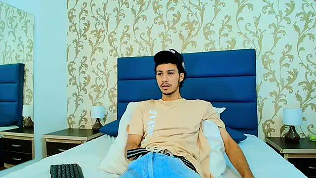 Snapshot of Marcus_Jeron chatting on November 13, 11:41 pm Marcus Jeron online show from November 13, 11:41 pm