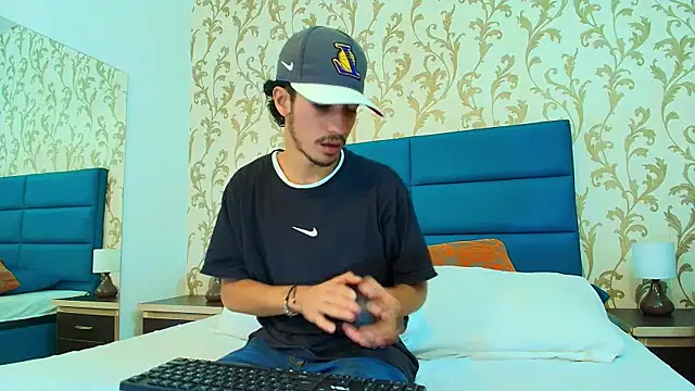 Snapshot of Marcus_Jeron chatting on November 20, 9:47 pm Marcus Jeron online show from November 20, 9:47 pm