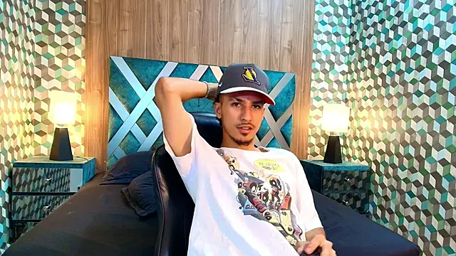 Snapshot of Marcus_Jeron chatting on December 15, 5:41 pm Marcus Jeron online show from December 15, 5:41 pm