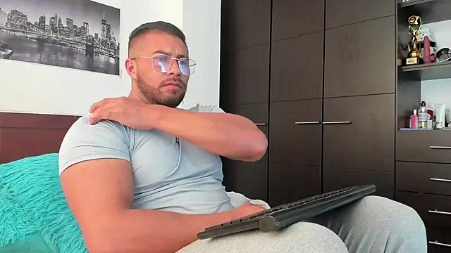 Snapshot of AntonyDAngelo25 chatting on January 13, 6:12 pm AntonyDAngelo25 online show from January 13, 6:12 pm