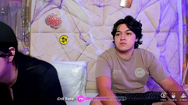 Snapshot of EmilyANDrew_ chatting on October 21, 4:34 am EmilyANDrew online show from October 21, 4:34 am