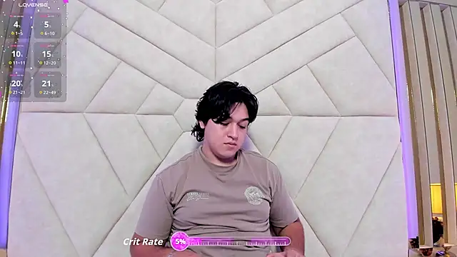 Snapshot of EmilyANDrew_ chatting on October 6, 4:35 am EmilyANDrew online show from October 6, 4:35 am